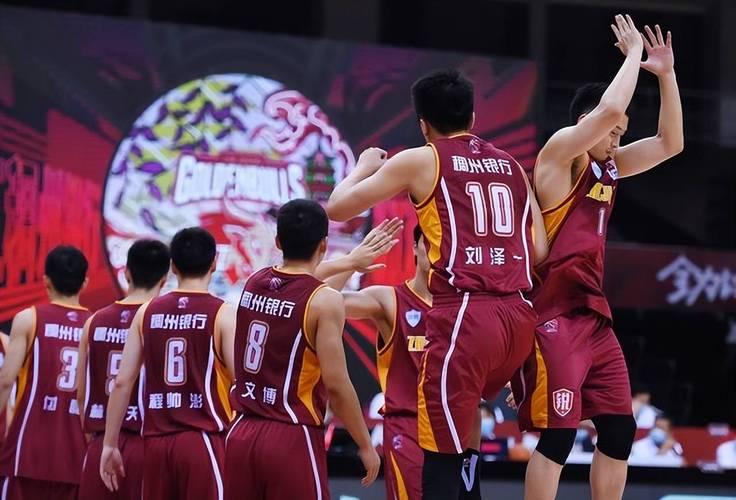 包含FIBA三篮官方晒精彩瞬间：这里是禁飞区，吴星锐献上空中封盖的词条