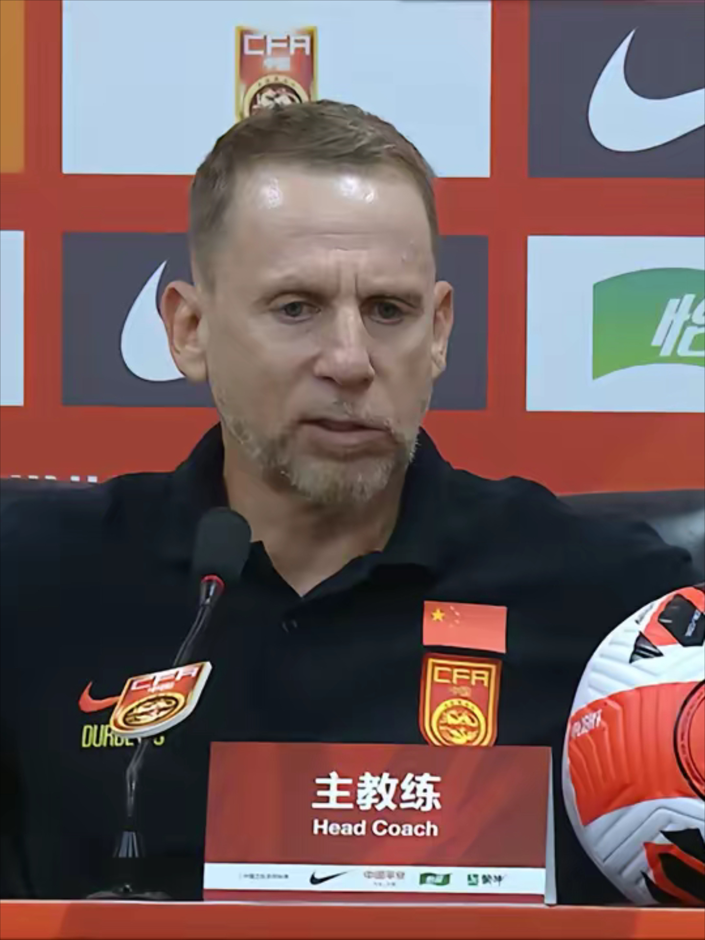 国足赢球仅1天！足协紧急叫停，久尔杰维奇将下课，去向曝光的简单介绍